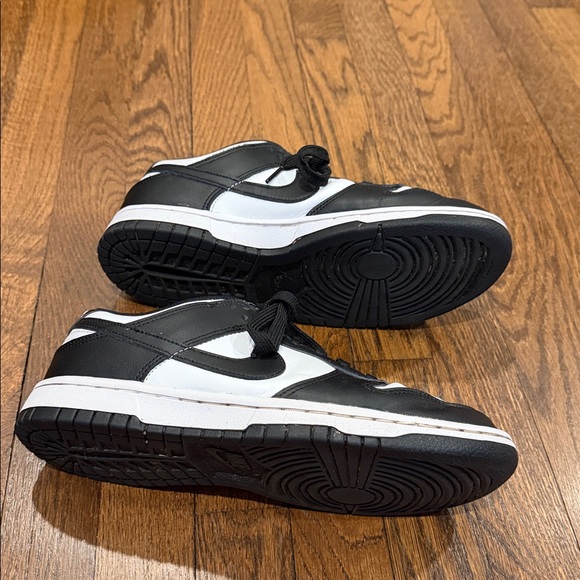 NIKE Dunks Low Top Sneakers - Picture 5 of 9